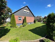  Zwei H�user, ein Grundst�ck und viel Potential!
