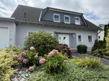  Attraktives Einfamilienhaus mit Einliegerwohnung GS-Sudmerberg � Gartenidylle inklusive